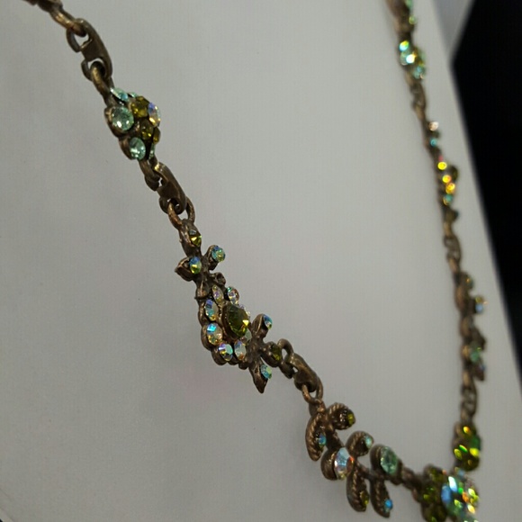 Floral Green SWAROVSKI CRYSTAL NECKLACE - Picture 2 of 6